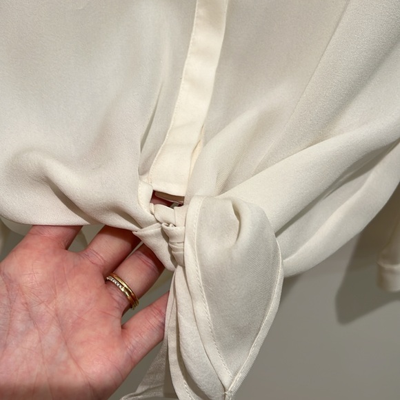 Joie 100% Silk Blouse. White. Size XS - Picture 5 of 7